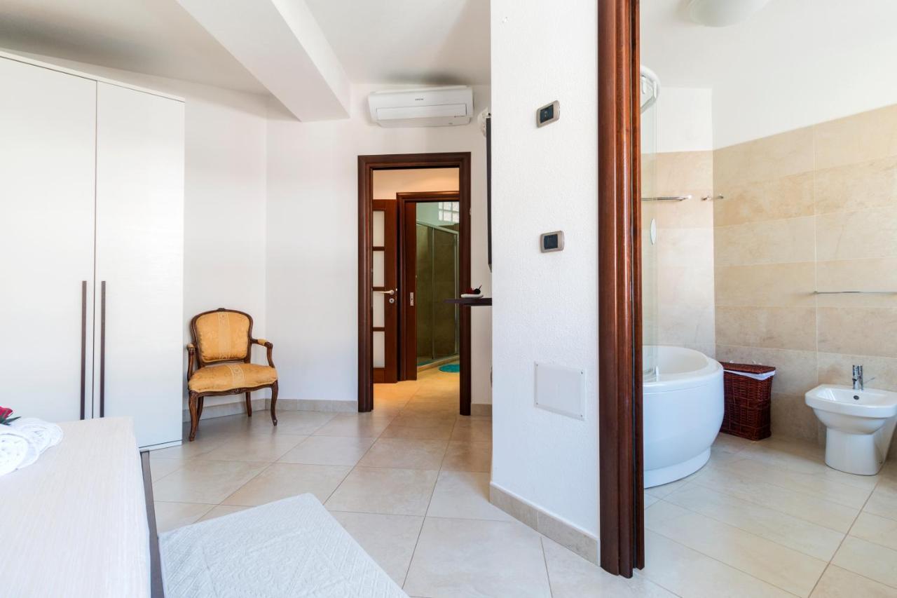 Royal Suite Apartment Cala Gonone Exterior foto